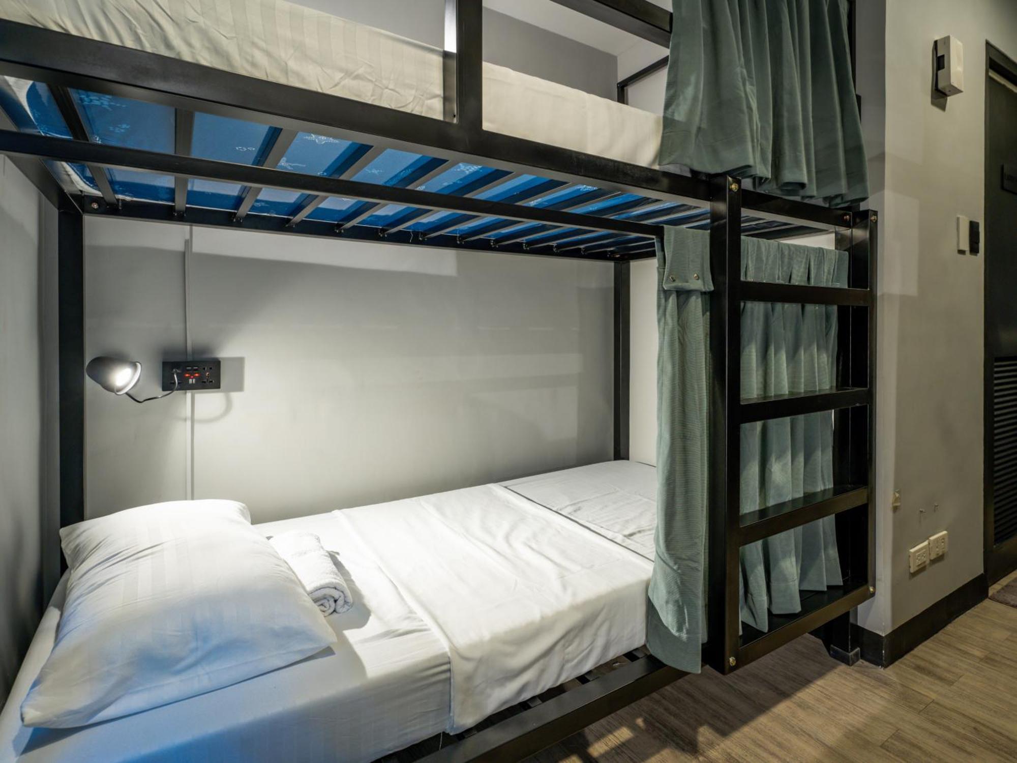 Mad Monkey Manila Pansiyon Makati City Dış mekan fotoğraf