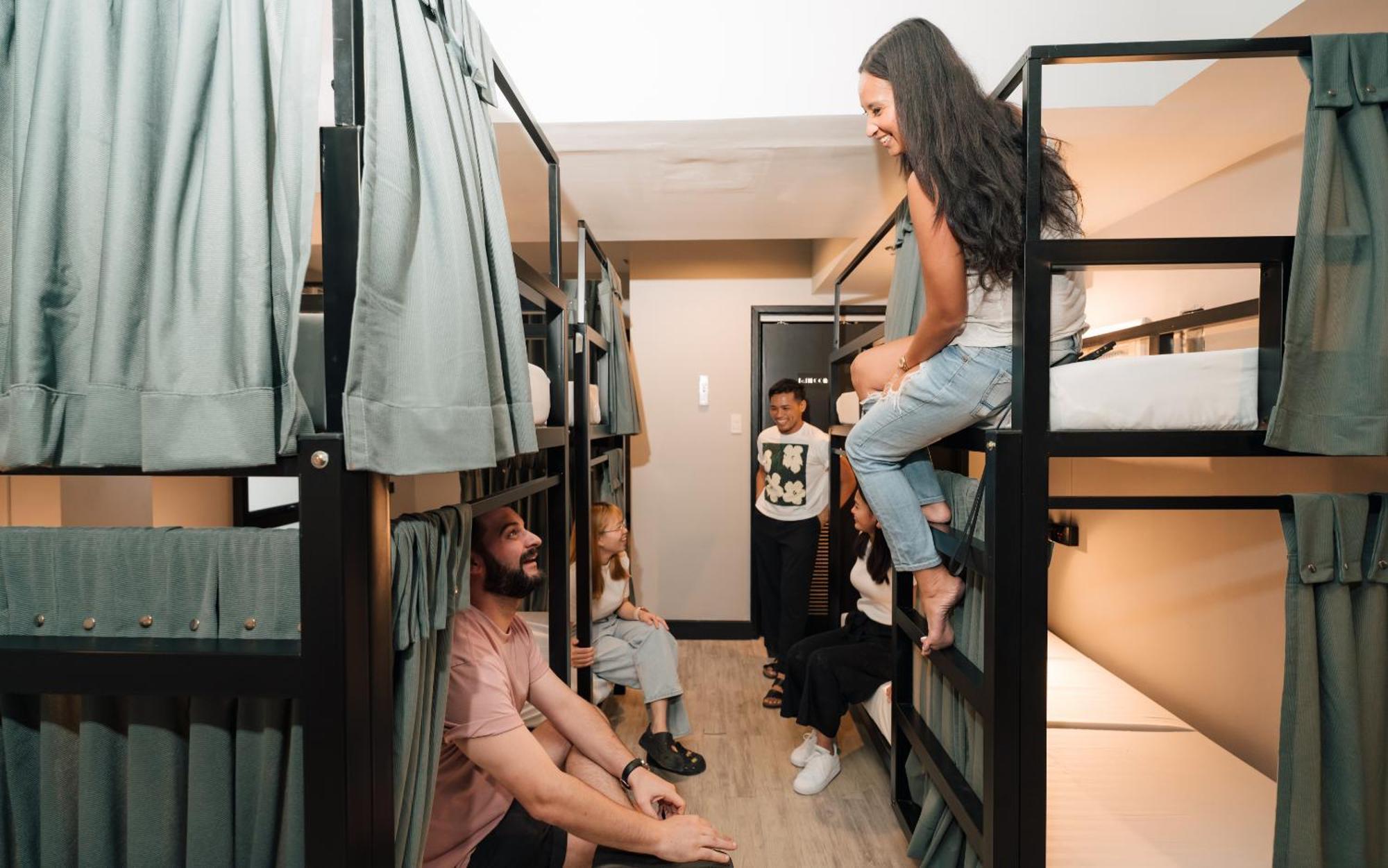 Mad Monkey Manila Pansiyon Makati City Dış mekan fotoğraf