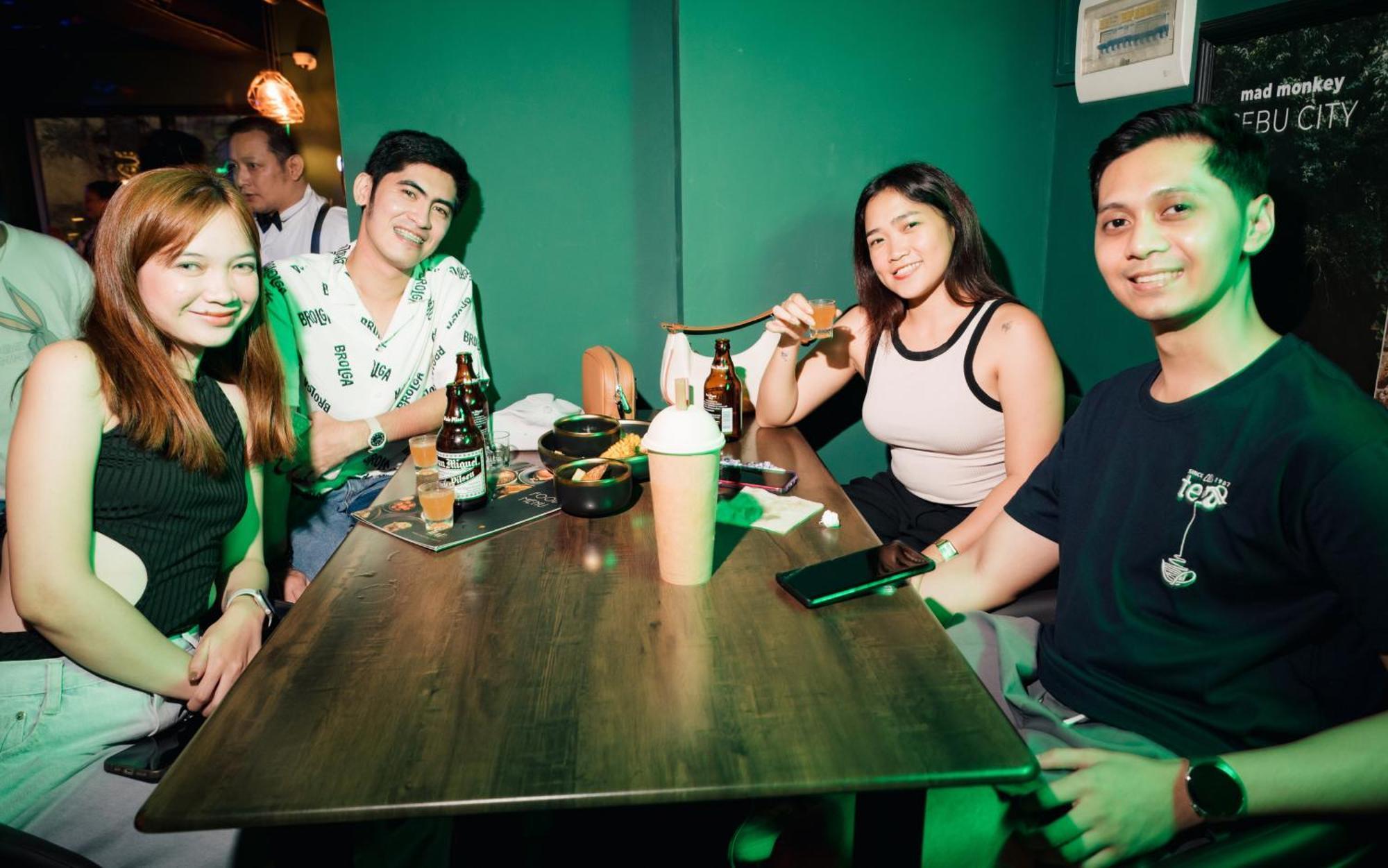 Mad Monkey Manila Pansiyon Makati City Dış mekan fotoğraf