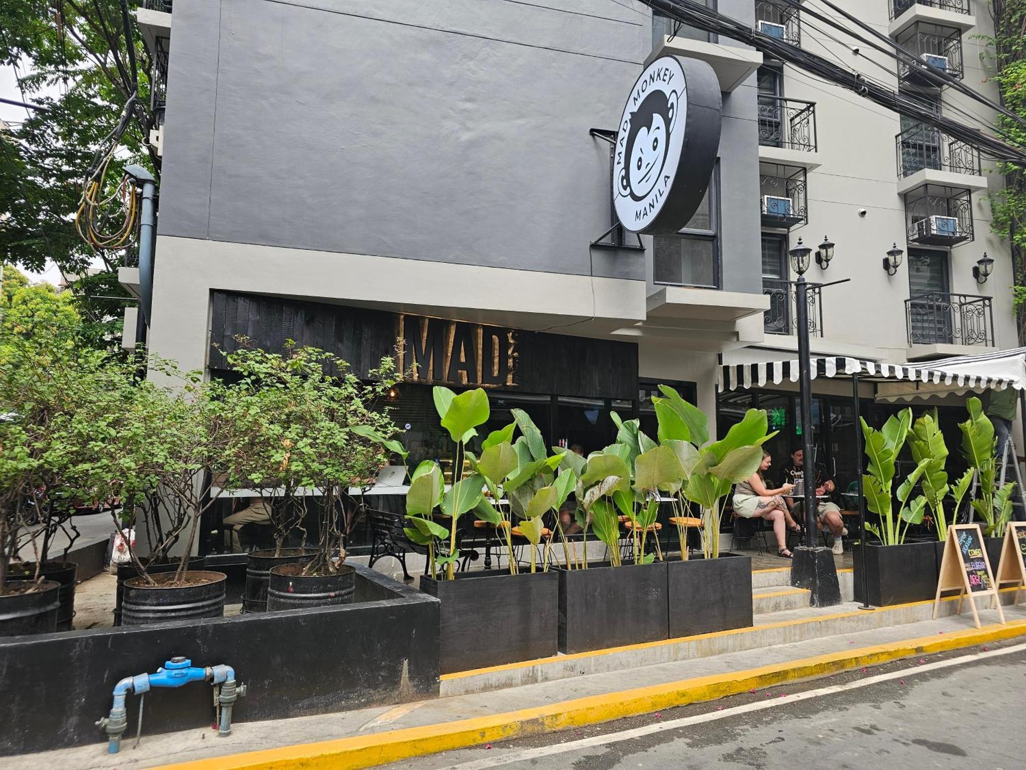 Mad Monkey Manila Pansiyon Makati City Dış mekan fotoğraf