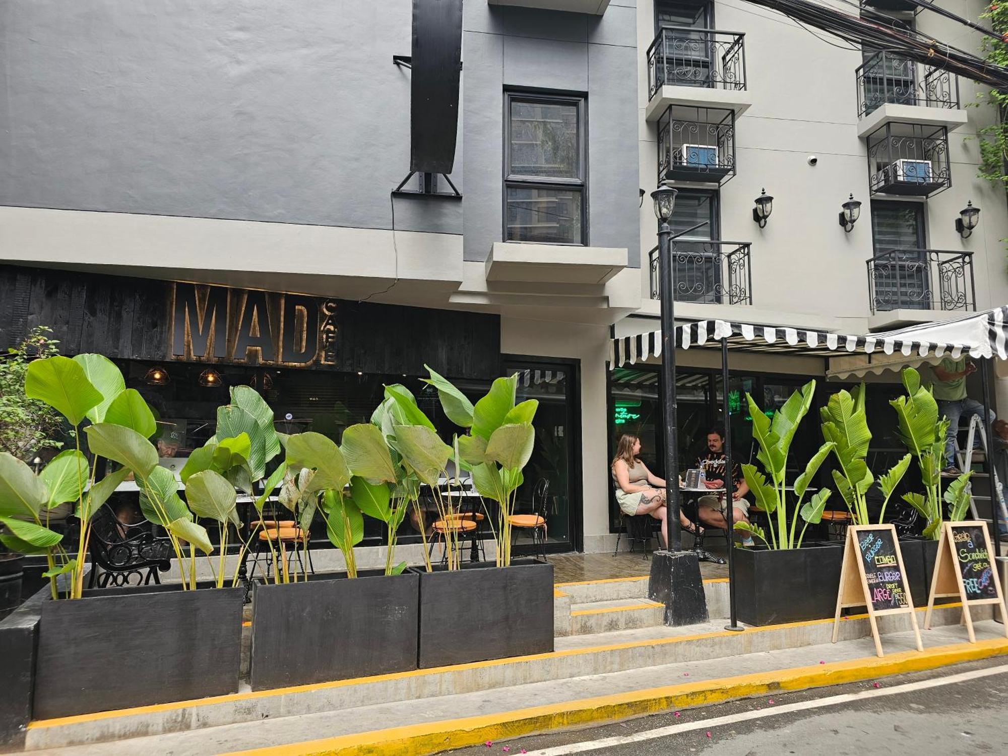 Mad Monkey Manila Pansiyon Makati City Dış mekan fotoğraf