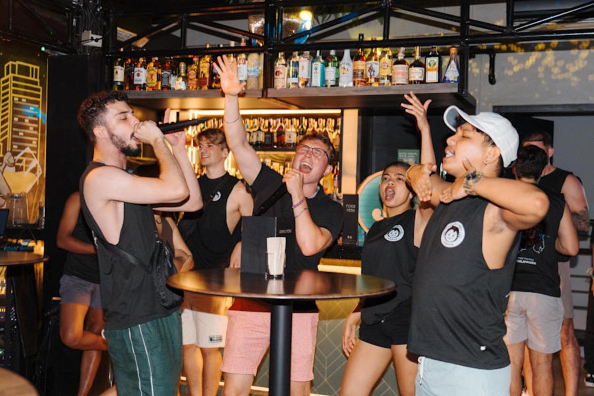 Mad Monkey Manila Pansiyon Makati City Dış mekan fotoğraf