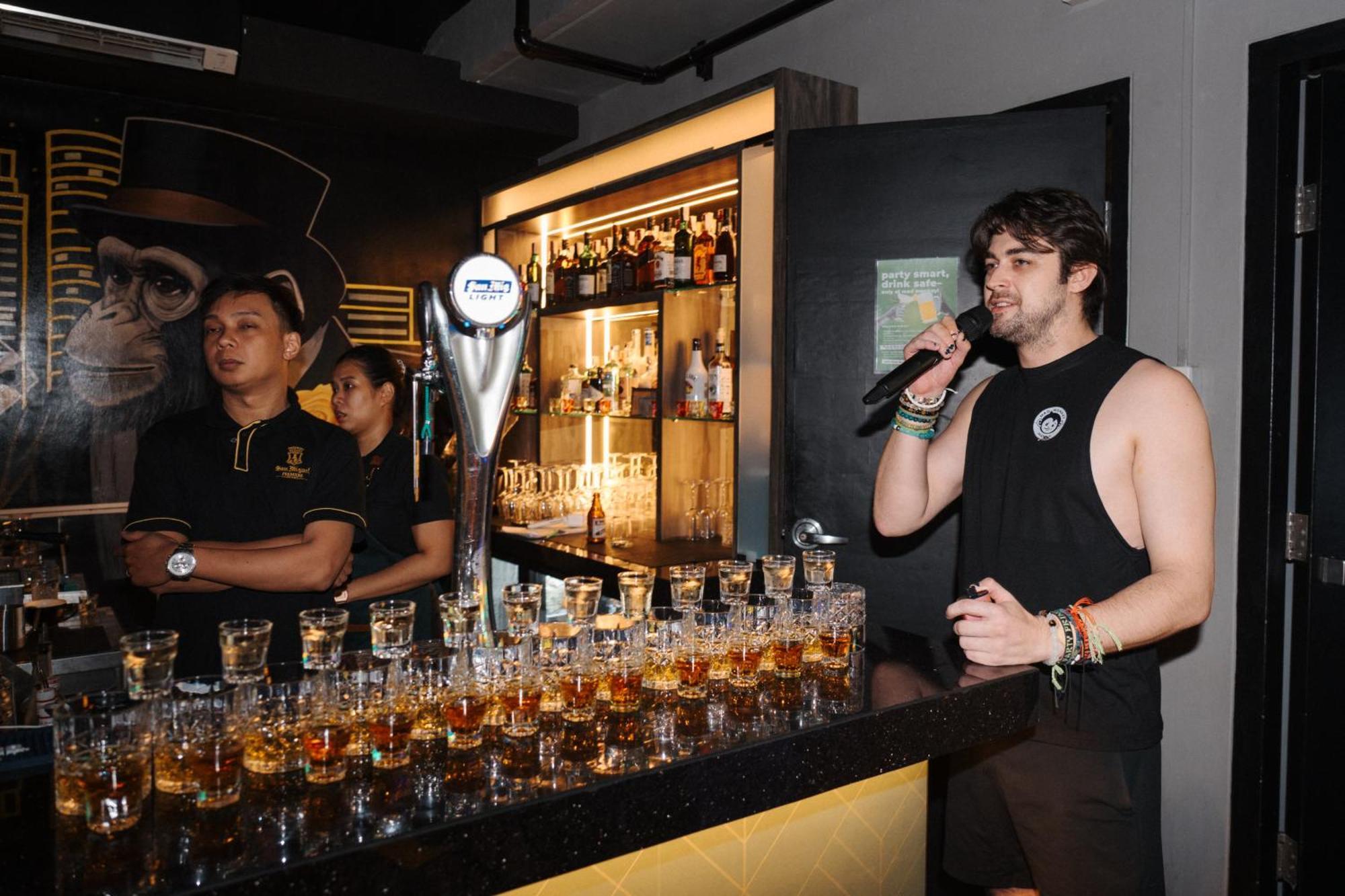 Mad Monkey Manila Pansiyon Makati City Dış mekan fotoğraf
