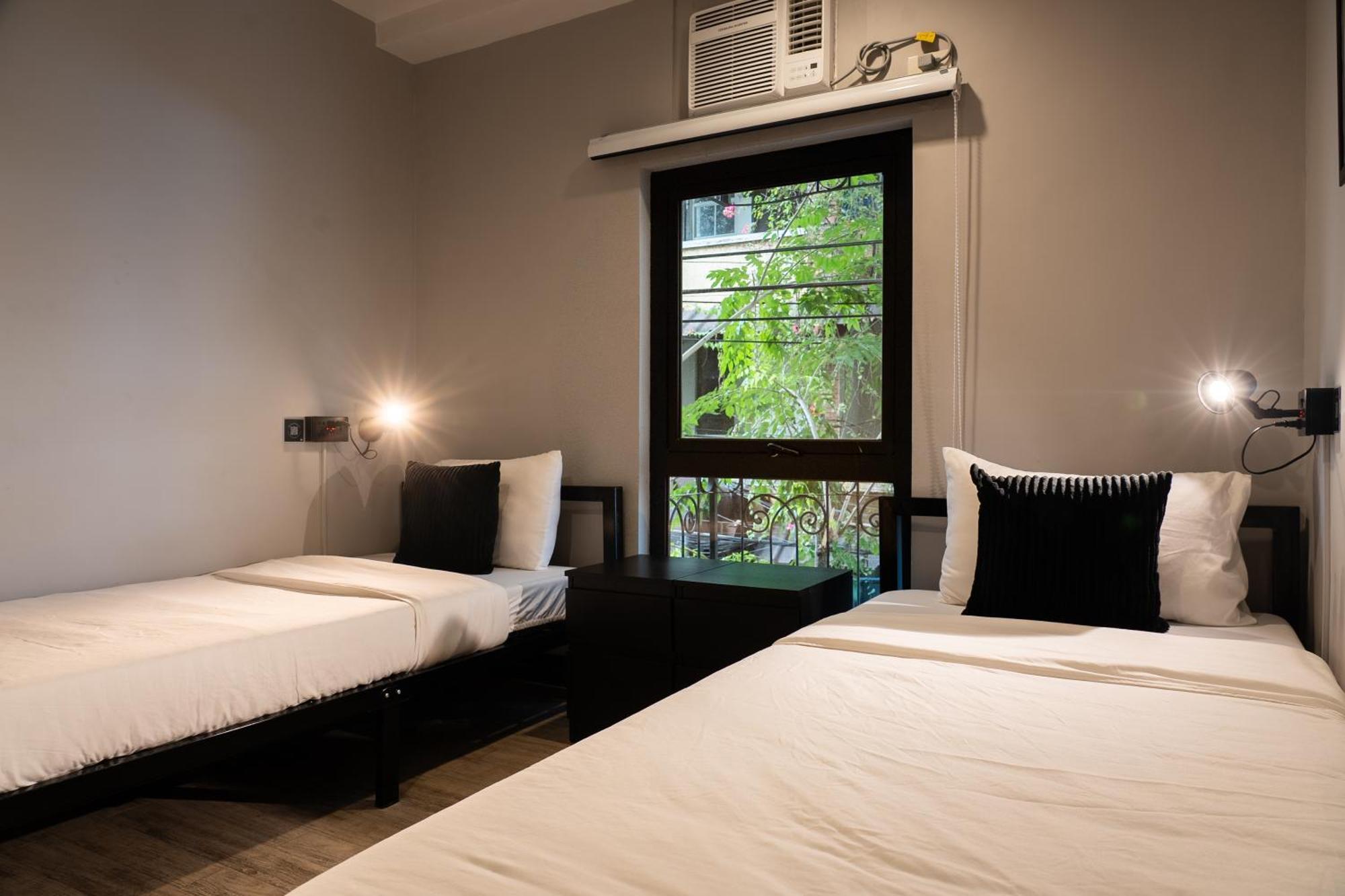 Mad Monkey Manila Pansiyon Makati City Dış mekan fotoğraf