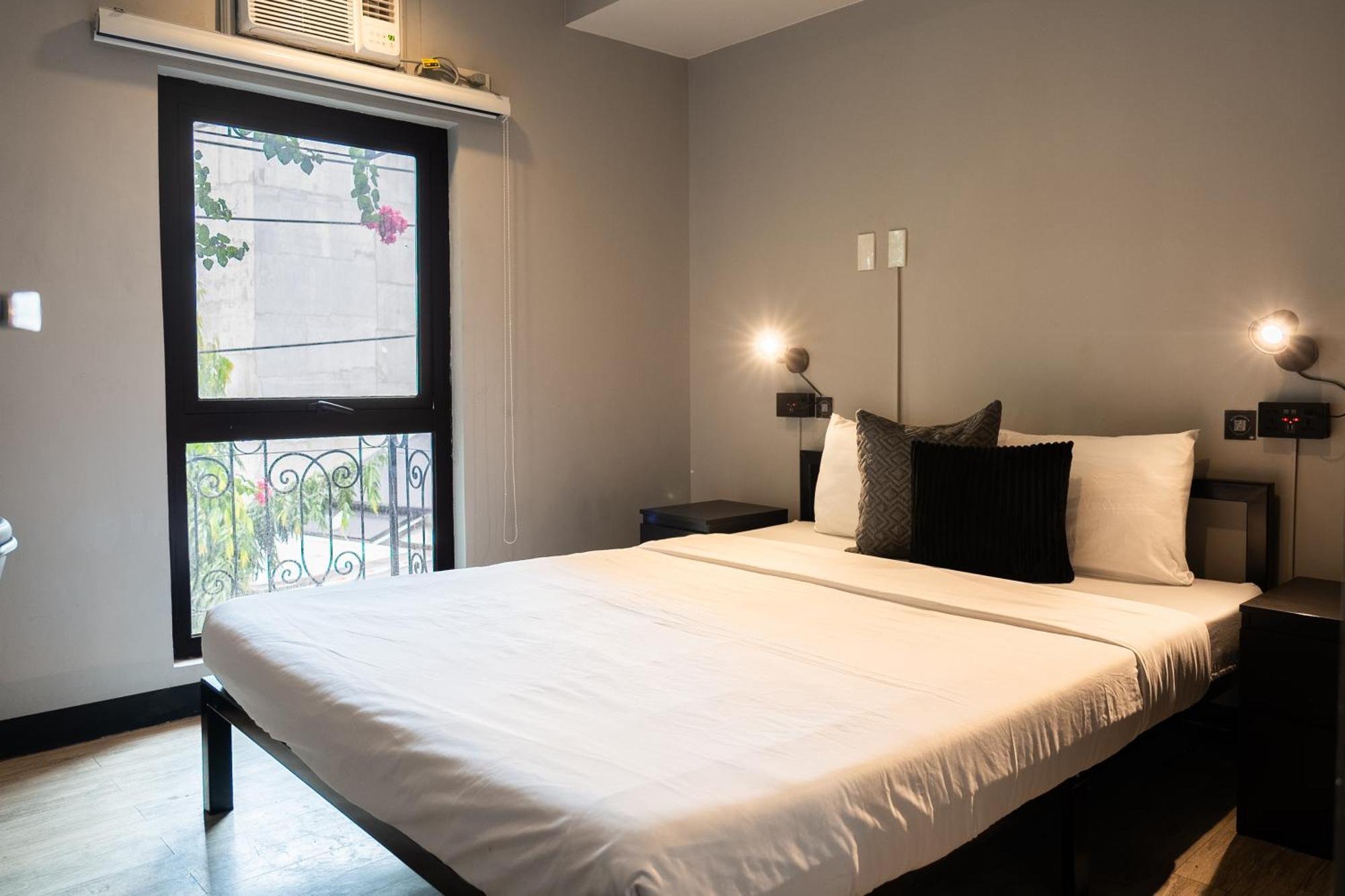Mad Monkey Manila Pansiyon Makati City Dış mekan fotoğraf